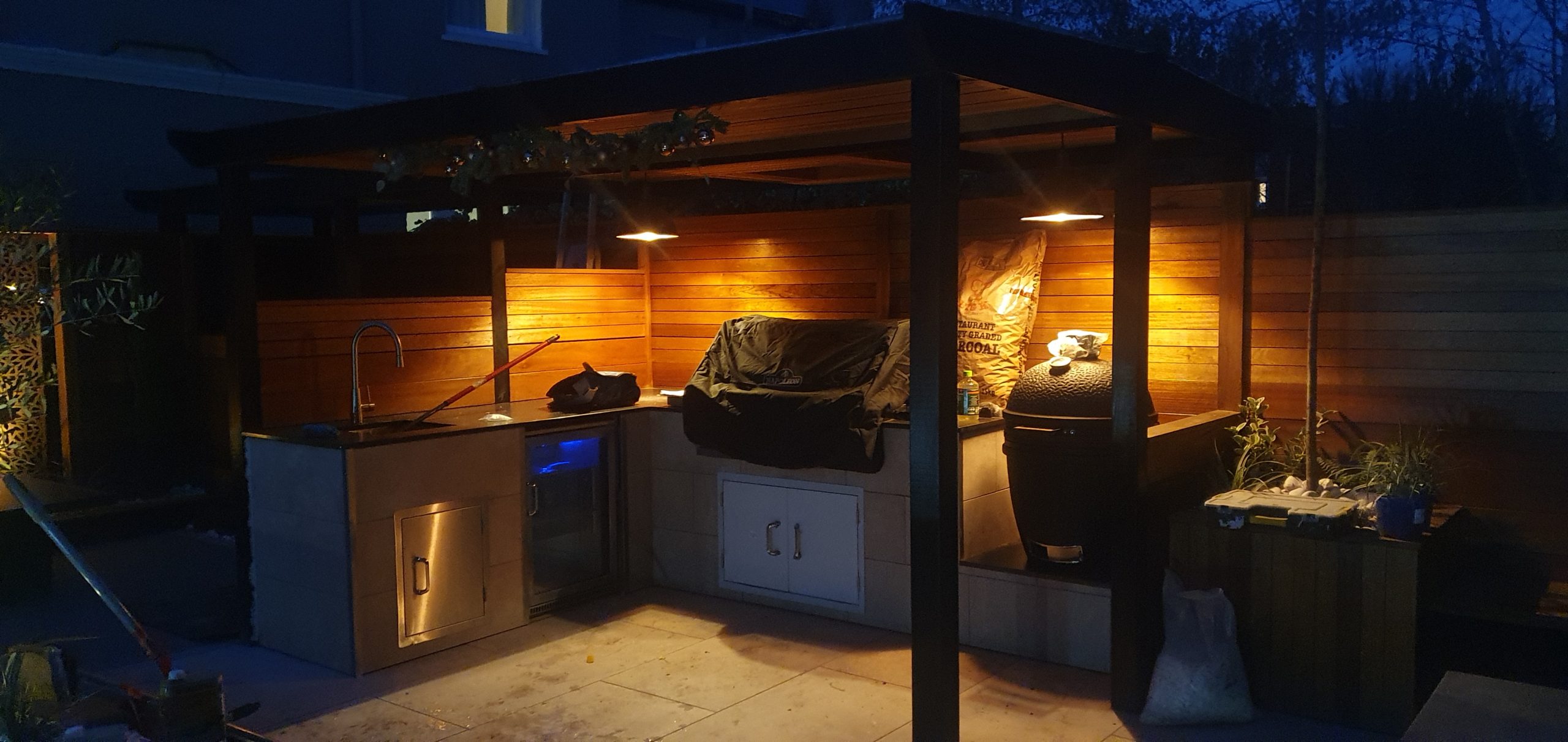 A Guide to Creating an Outdoor Kitchen for All Year Round